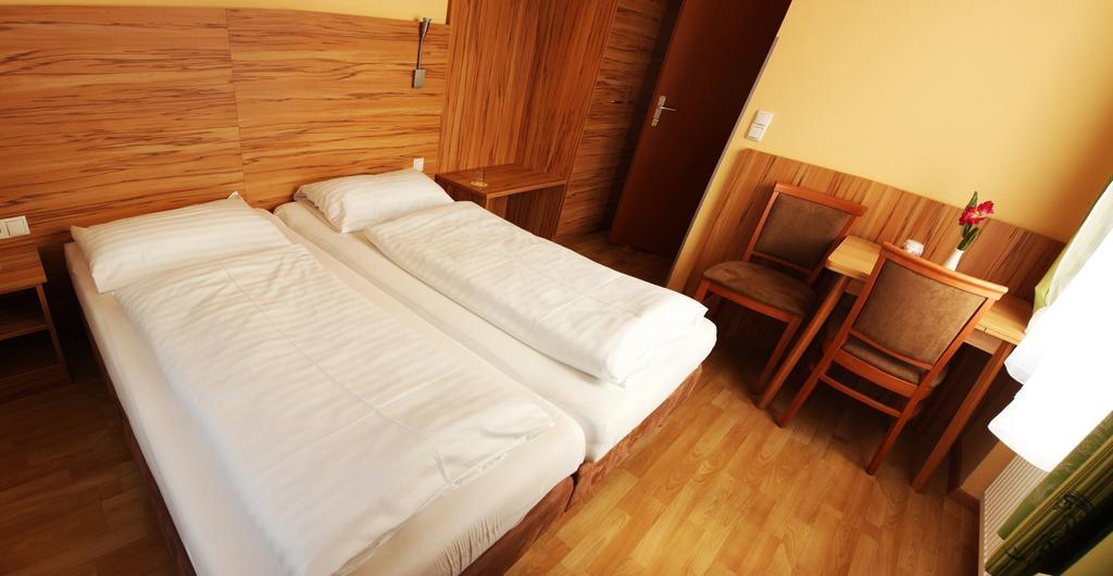 Pension Jahn Salzburg Room photo