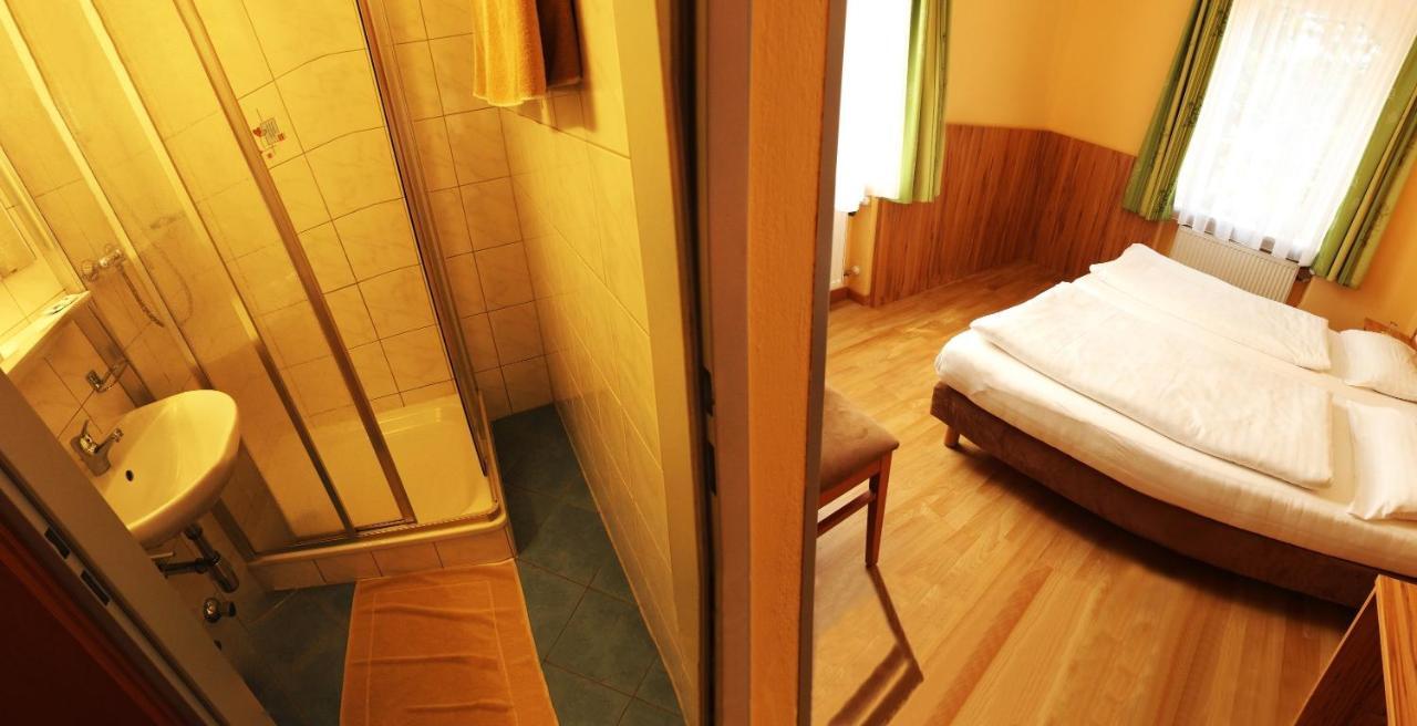 Pension Jahn Salzburg Room photo