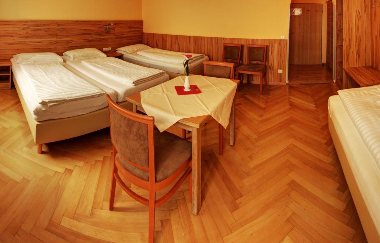 Pension Jahn Salzburg Room photo